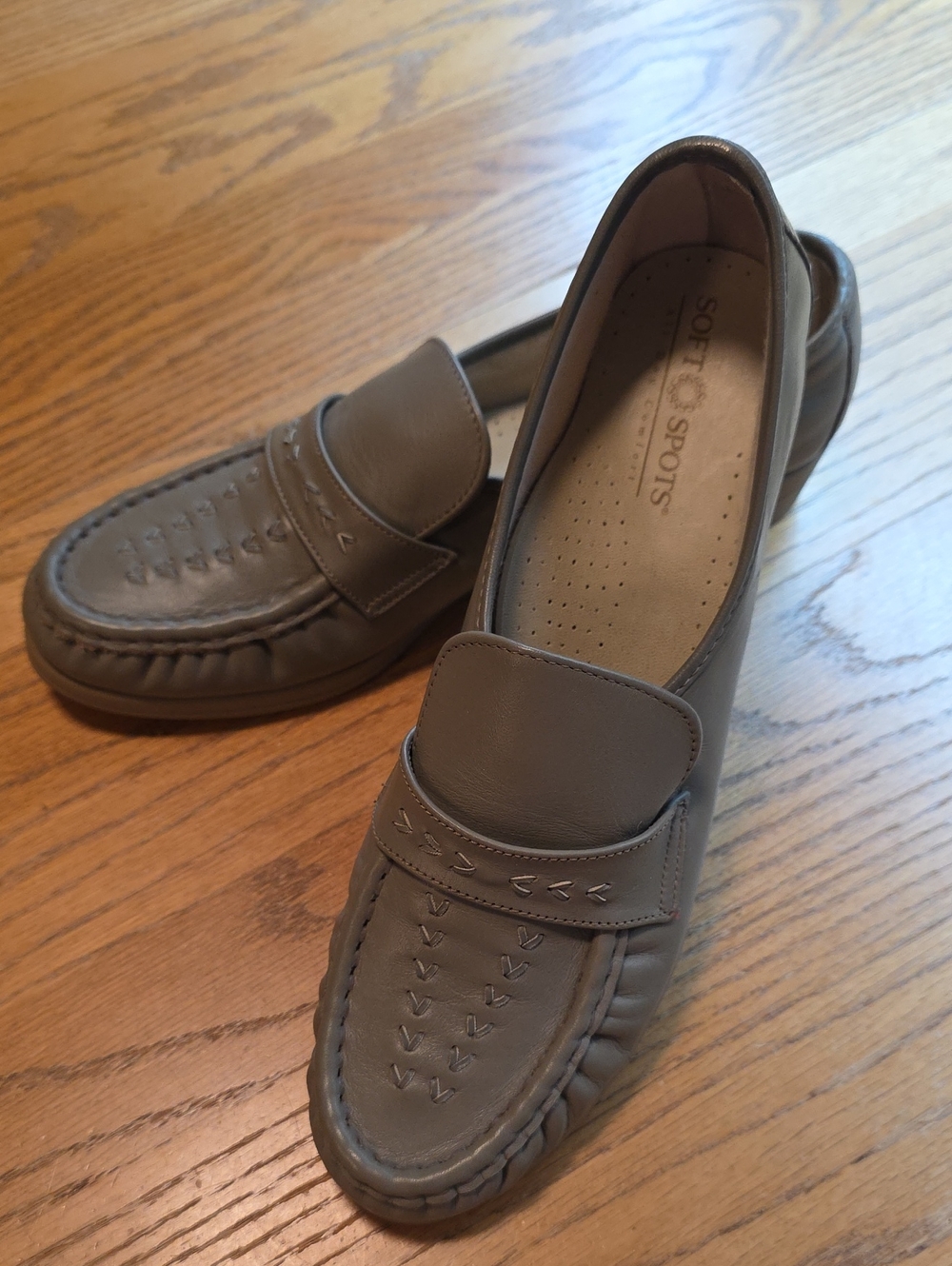 Soft Spots All Day Comfort Taupe Loafers/Flats Women's Slip-Ons Shoes Size 12N